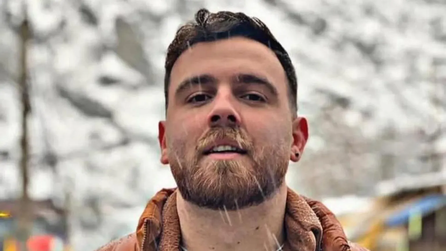 人权组织发布的 Erfan Soltani 肖像，蓄须、短发