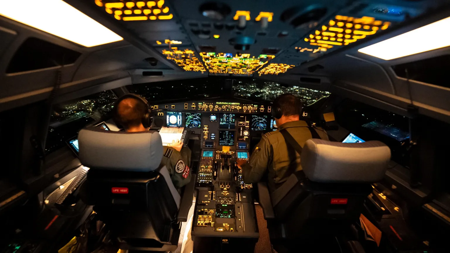 英国皇家空军加油机在波兰上空执行“东部哨兵”任务