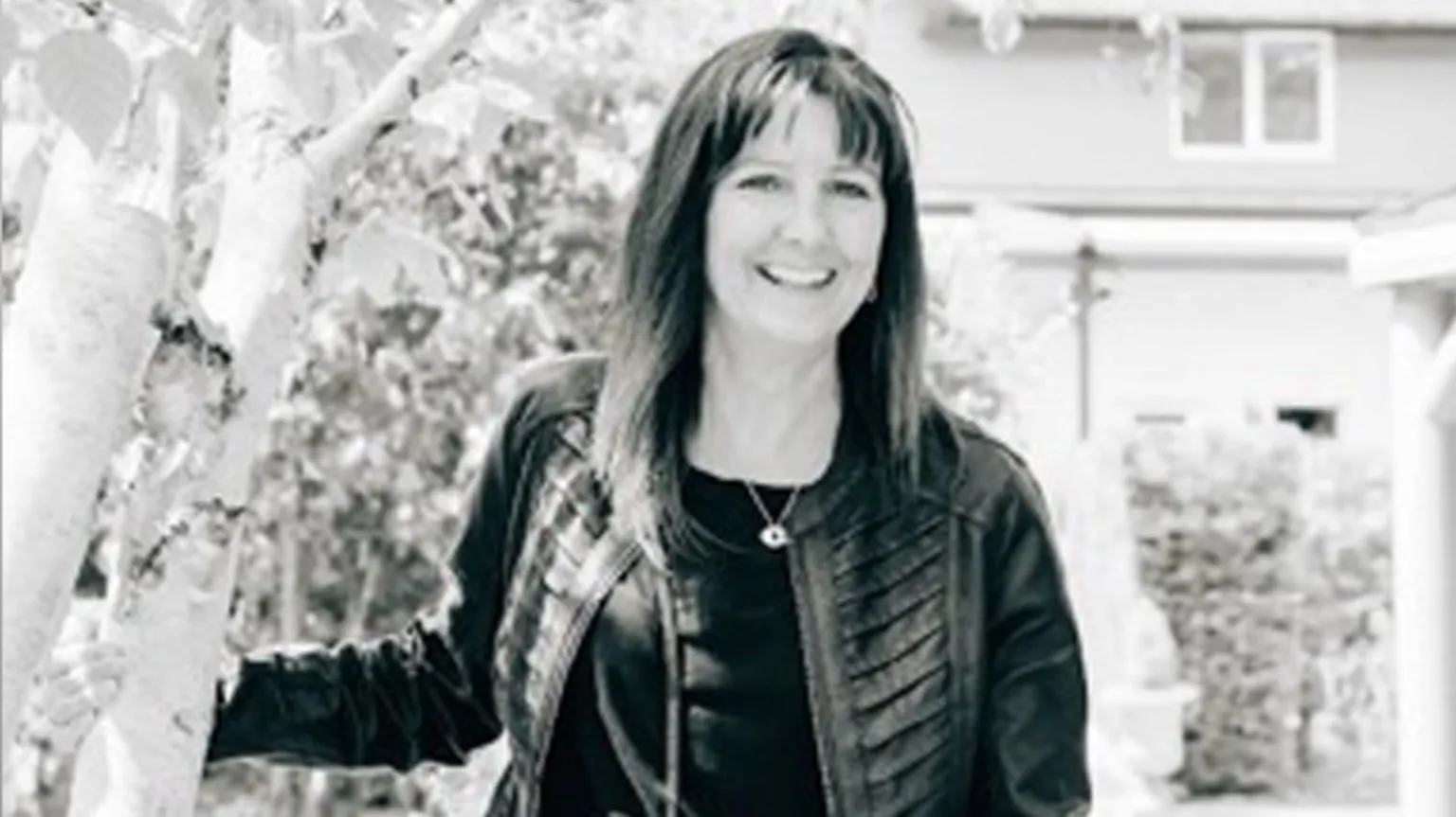 骗保屋顶工驾车冲撞致女球手死亡，英国男子获刑13年半